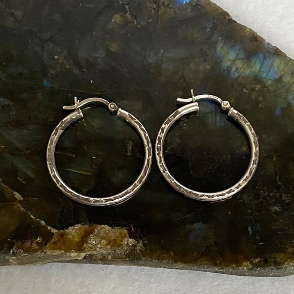 Sterling Silver 925 HAN 1.22" Round Diamond Cut Etched Pattern Hoop Earrings - Picture 12 of 15
